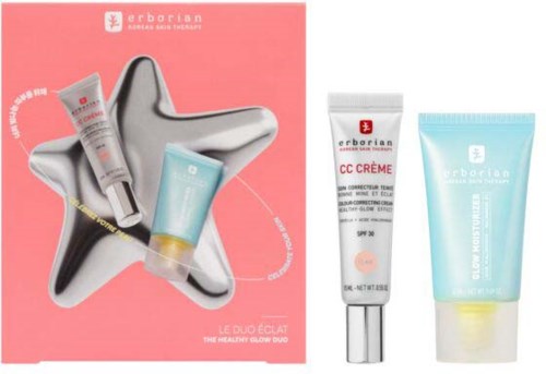 Verzorgingsproducten in een stervormige doos, inclusief een tube CC-crème en een blauwe gezichtsmasker.