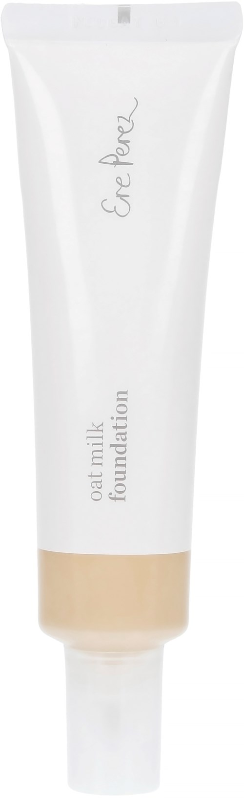 En vit tub med etiketten 'Eve Pearl' och 'oat milk foundation' för sminkapplikation.