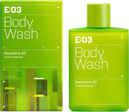 Groene fles en doos met witte tekst voor body wash genaamd Escentric 03, E-03, met eenvoudig ontwerp.