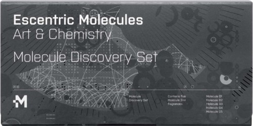 Box mit der Aufschrift "Escentric Molecules Art & Chemistry Molecule Discovery Set" mit wissenschaftlichen Grafiken und Molekülnamen.