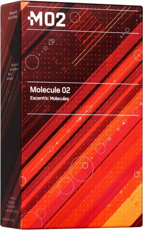 En röd låda med diagonala linjer, cirklar och små prickar, märkt 'M02' och 'Molecule 02 Esoteric Molecules'.
