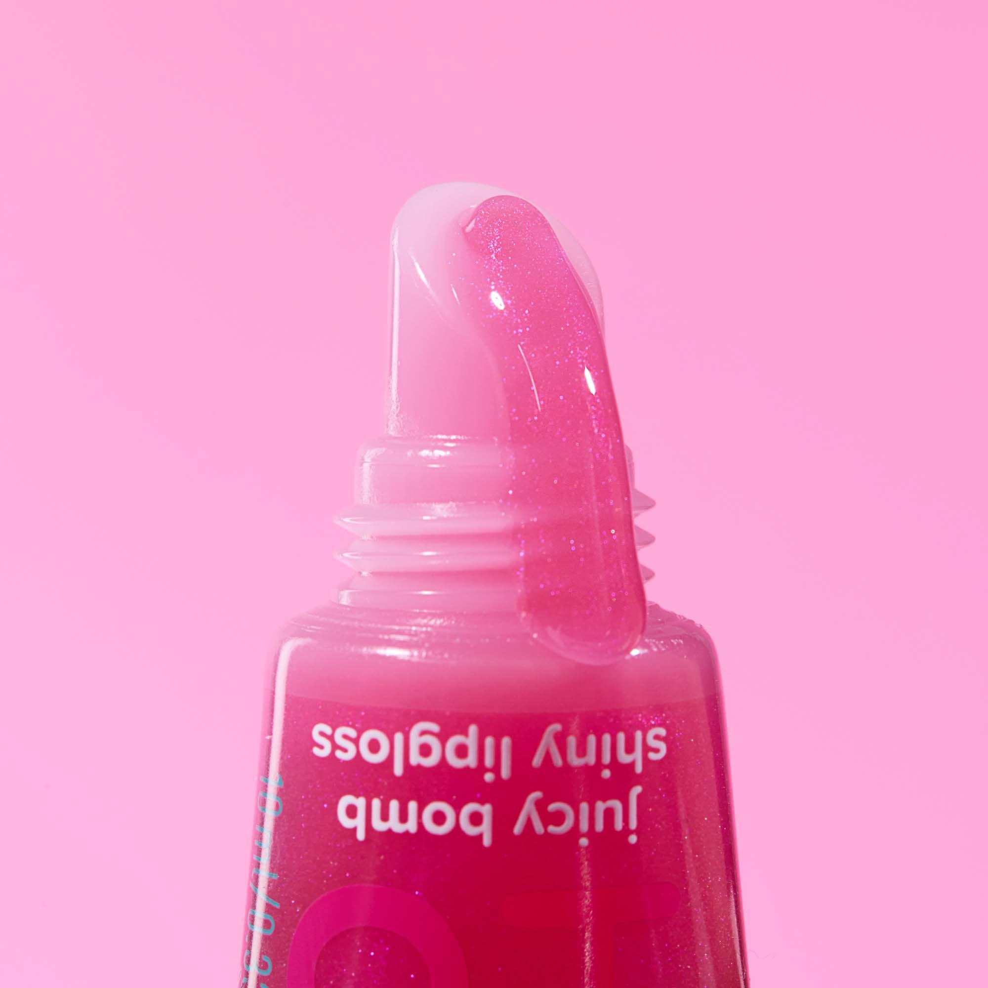 essence Say It With Juicy Hello Cutie! Juicy Bomb Shiny Lipgloss 02 Wi (obrázok 4)