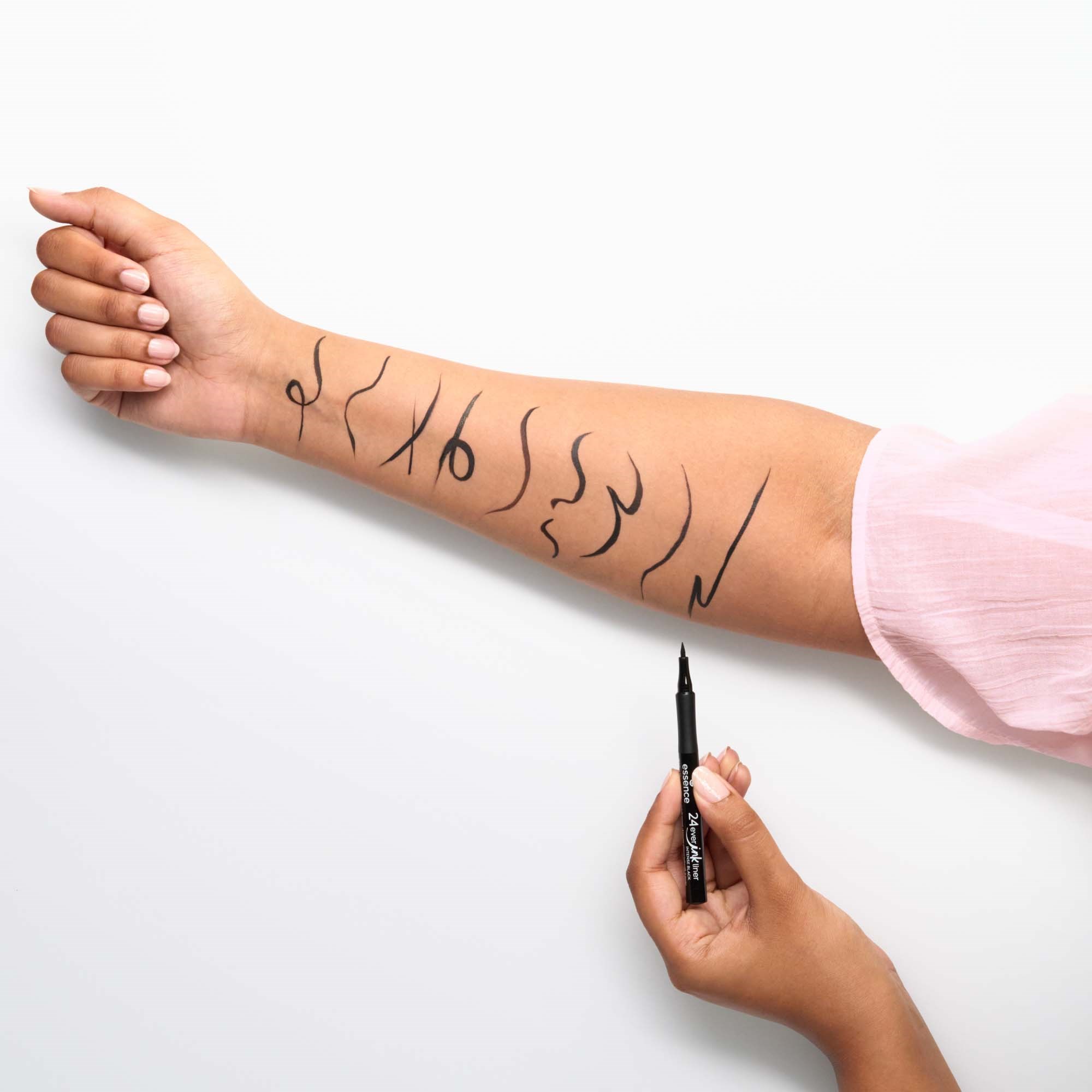 essence liner 24ever ink (obrázok 3)