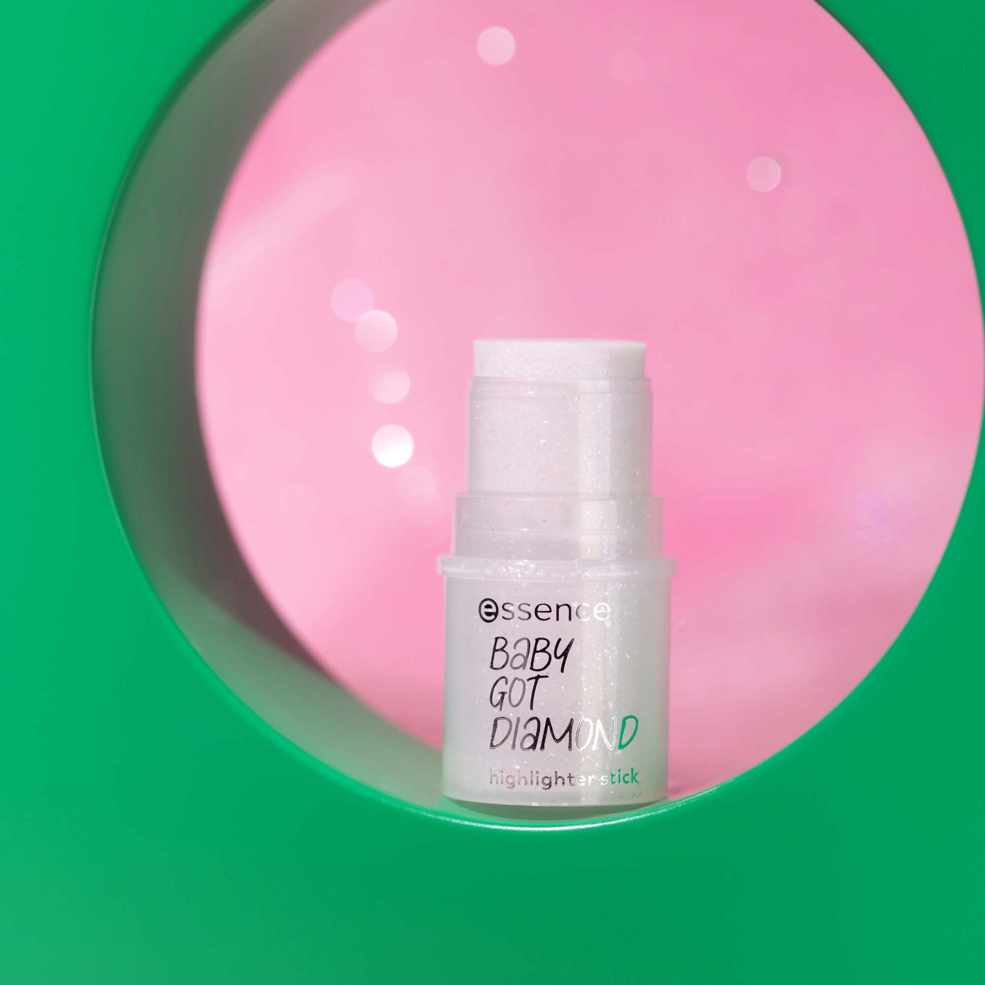 essence Baby Got Diamond Highlighter Stick (obrázok 10)