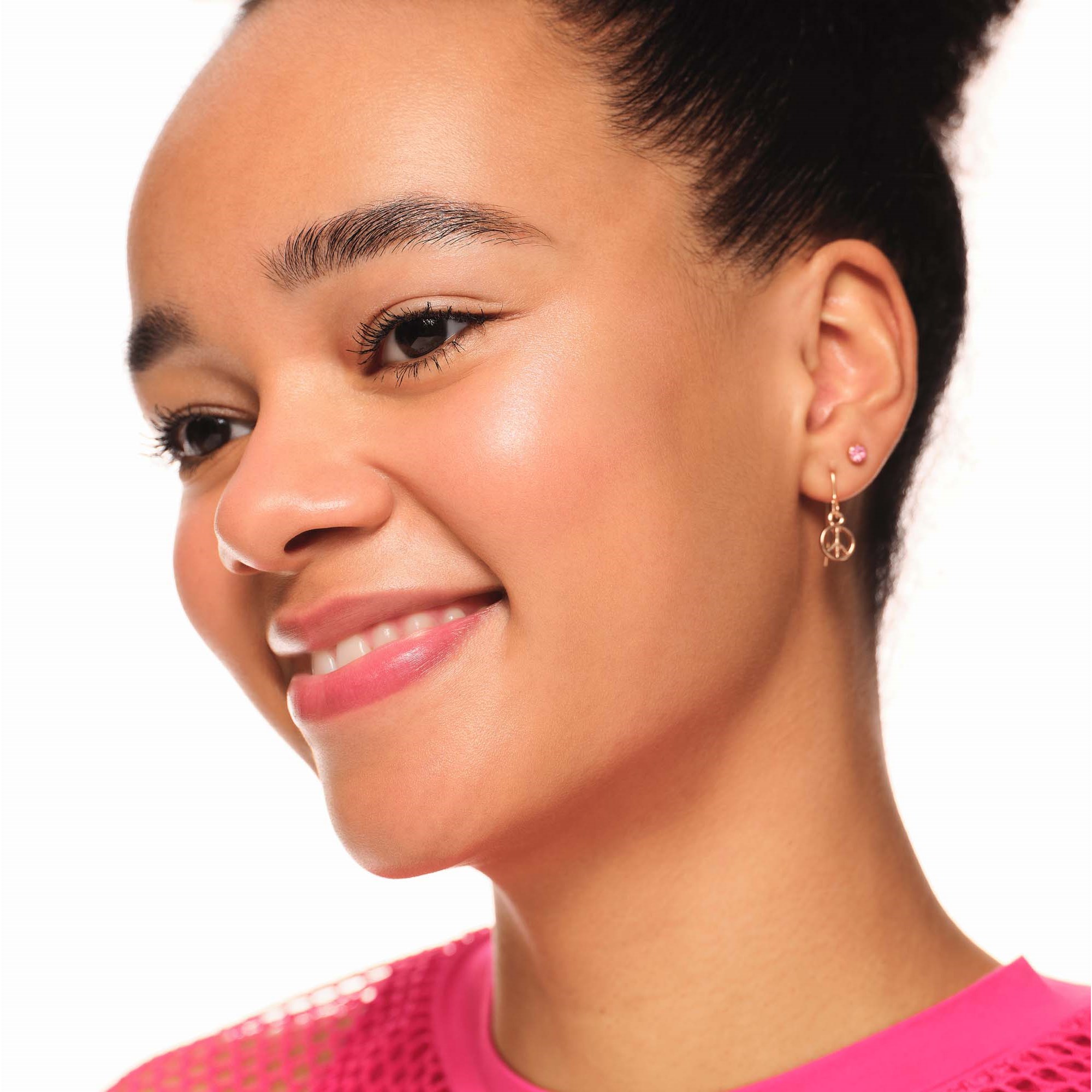 essence Baby Got Diamond Highlighter Stick (obrázok 4)