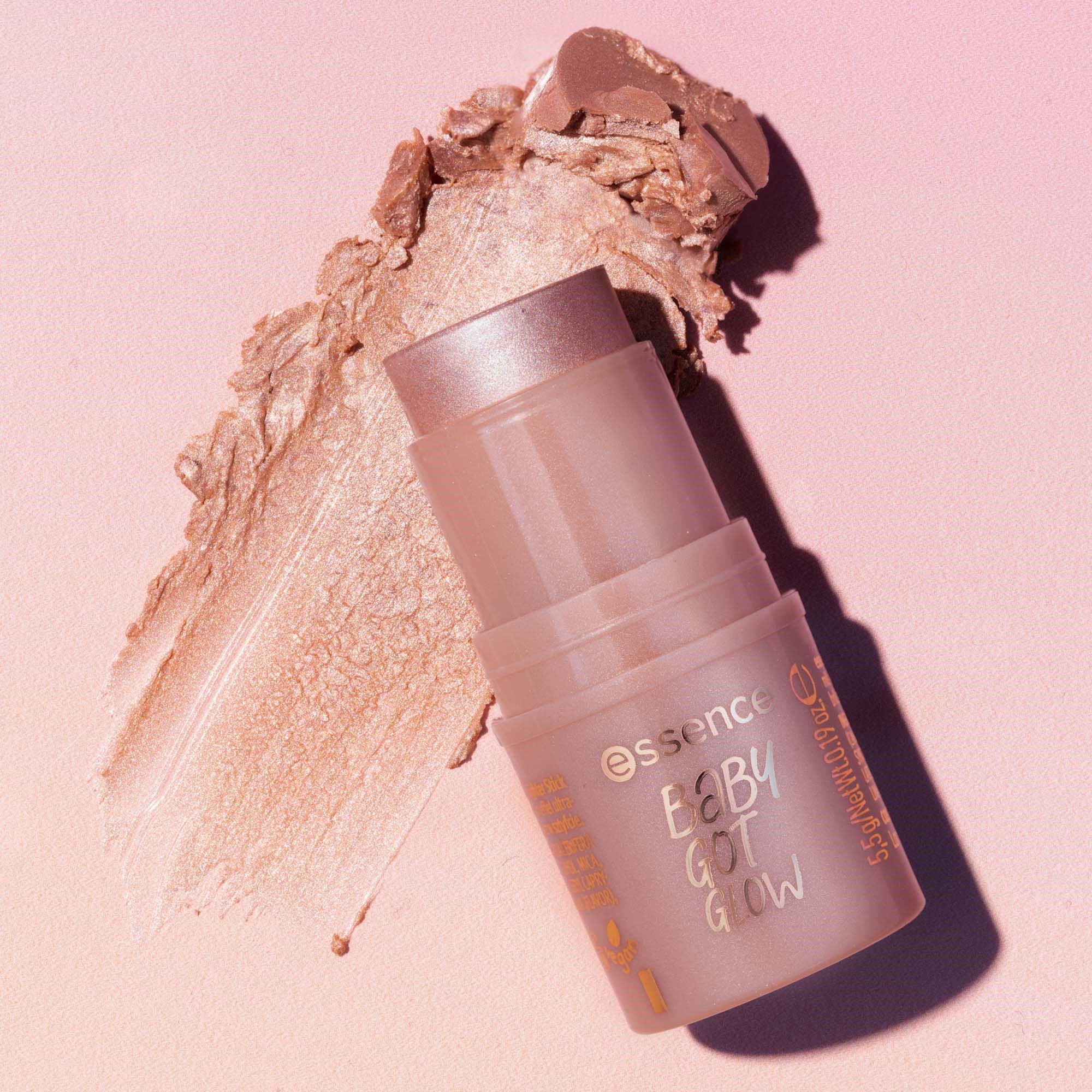 essence Baby Got Glow Highlighter Stick 20 Rosy Glaze (obrázok 4)