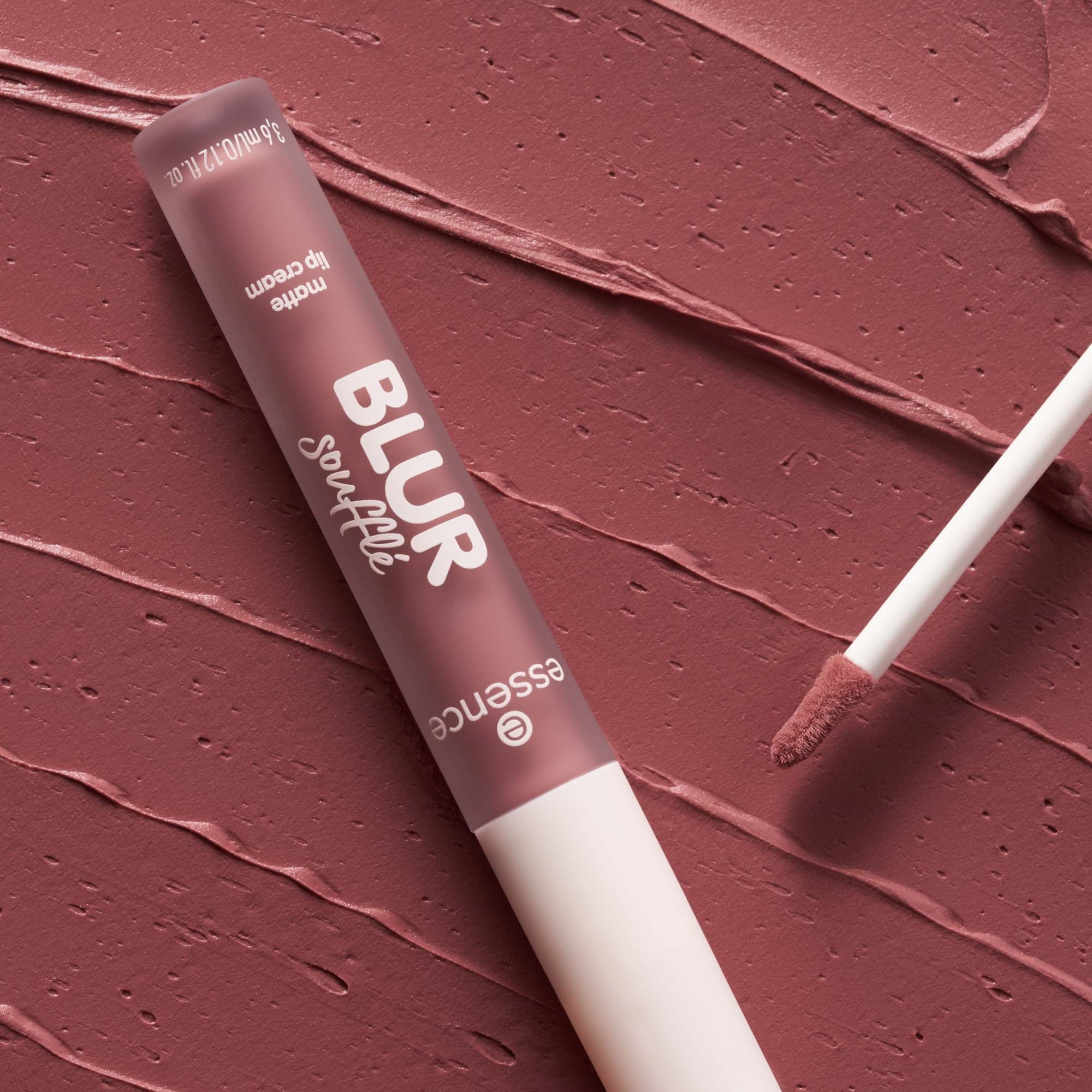 essence Blur Soufflé Matte Lip Cream 06 Pillow Talking (obrázok 5)