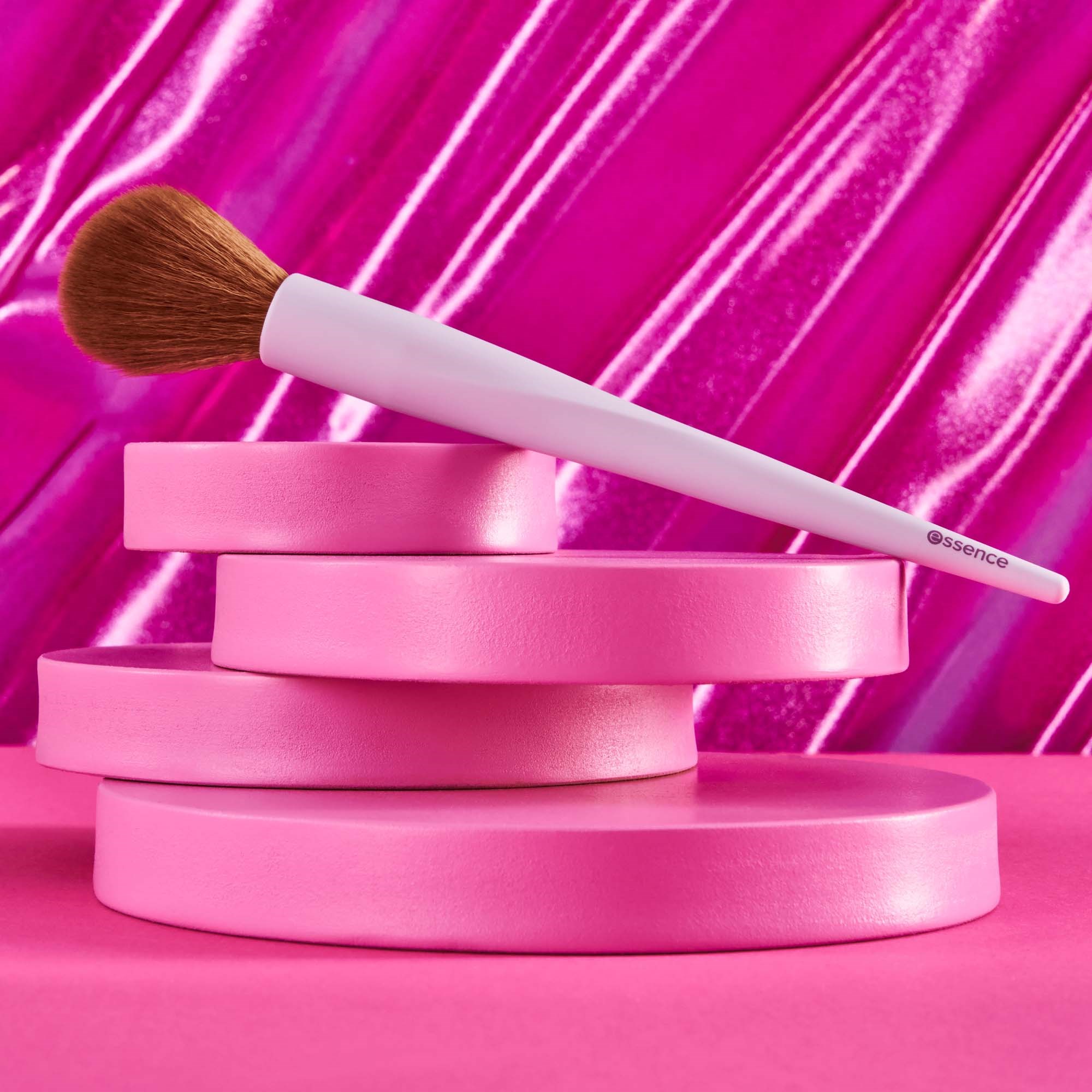 essence Blush & Highlighter Brush (obrázok 4)