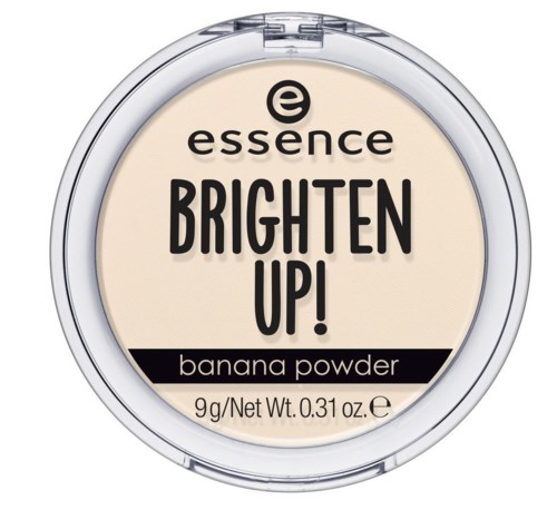 Kuva esittää essence Brighten Up! banaanijauhetta, pyöreän purkin päällä mustaa ja valkoista tekstiä vaalealla taustalla.