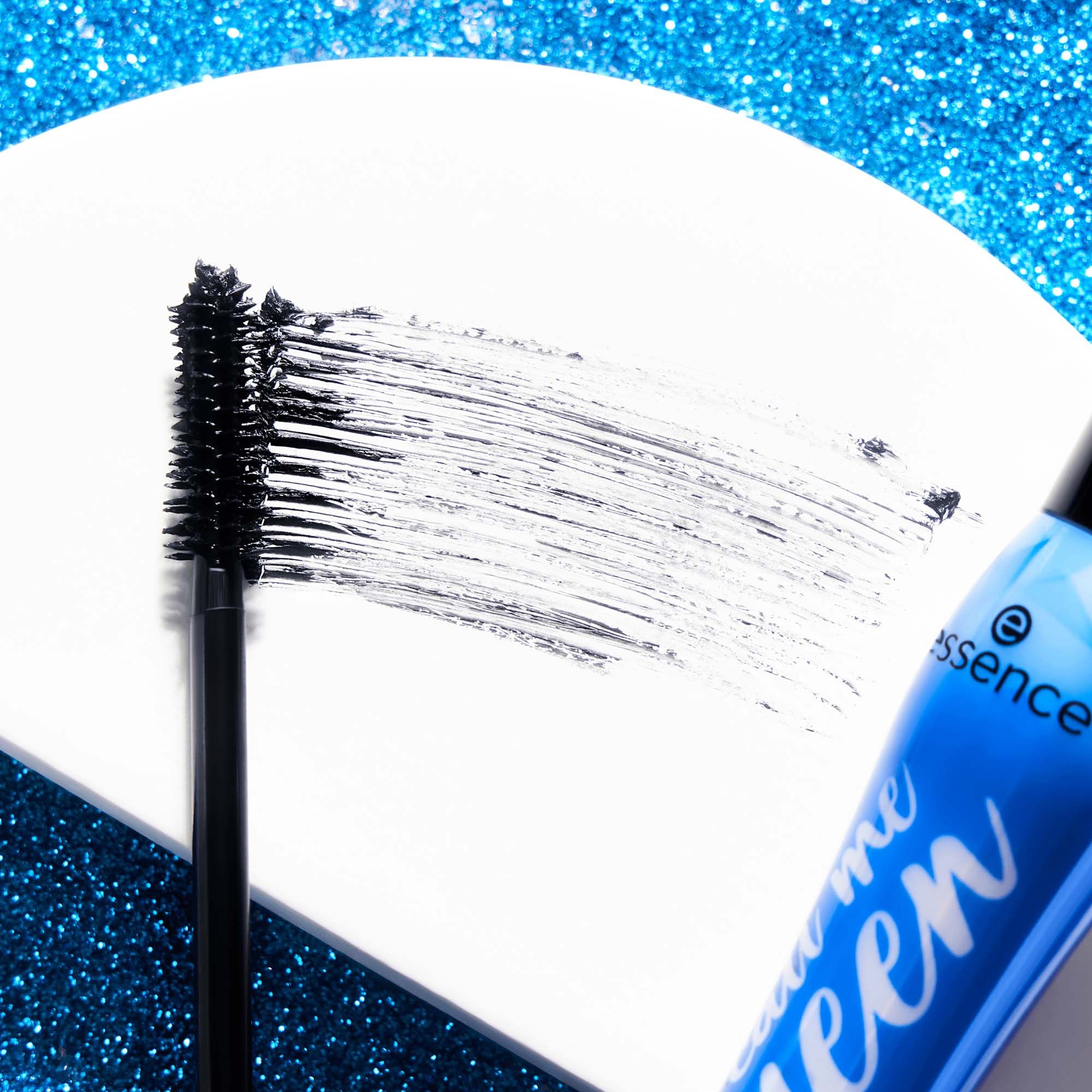 essence Call Me Queen Dramatic False Lash Effect Mascara Waterproof (obrázok 5)