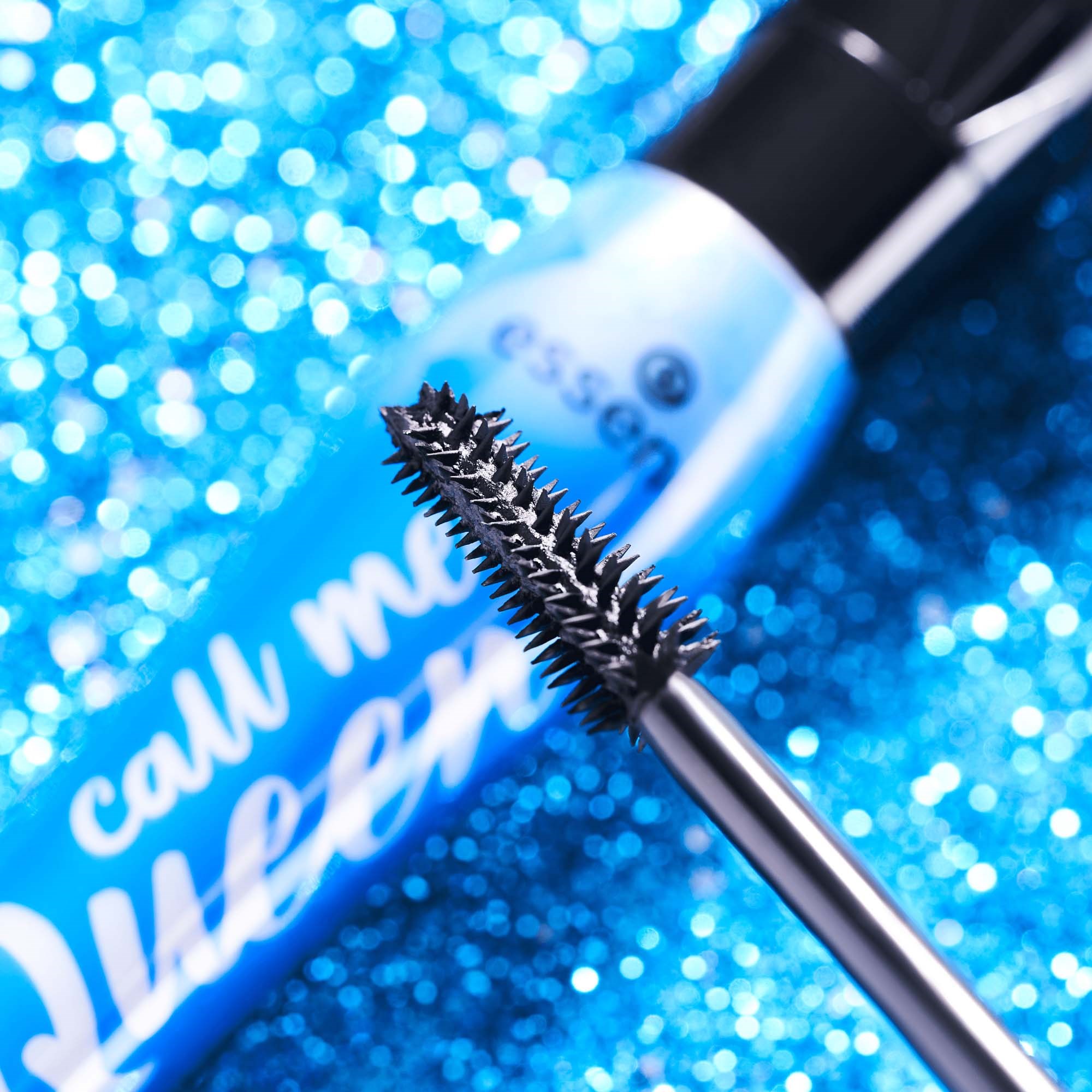 essence Call Me Queen Dramatic False Lash Effect Mascara Waterproof (obrázok 7)