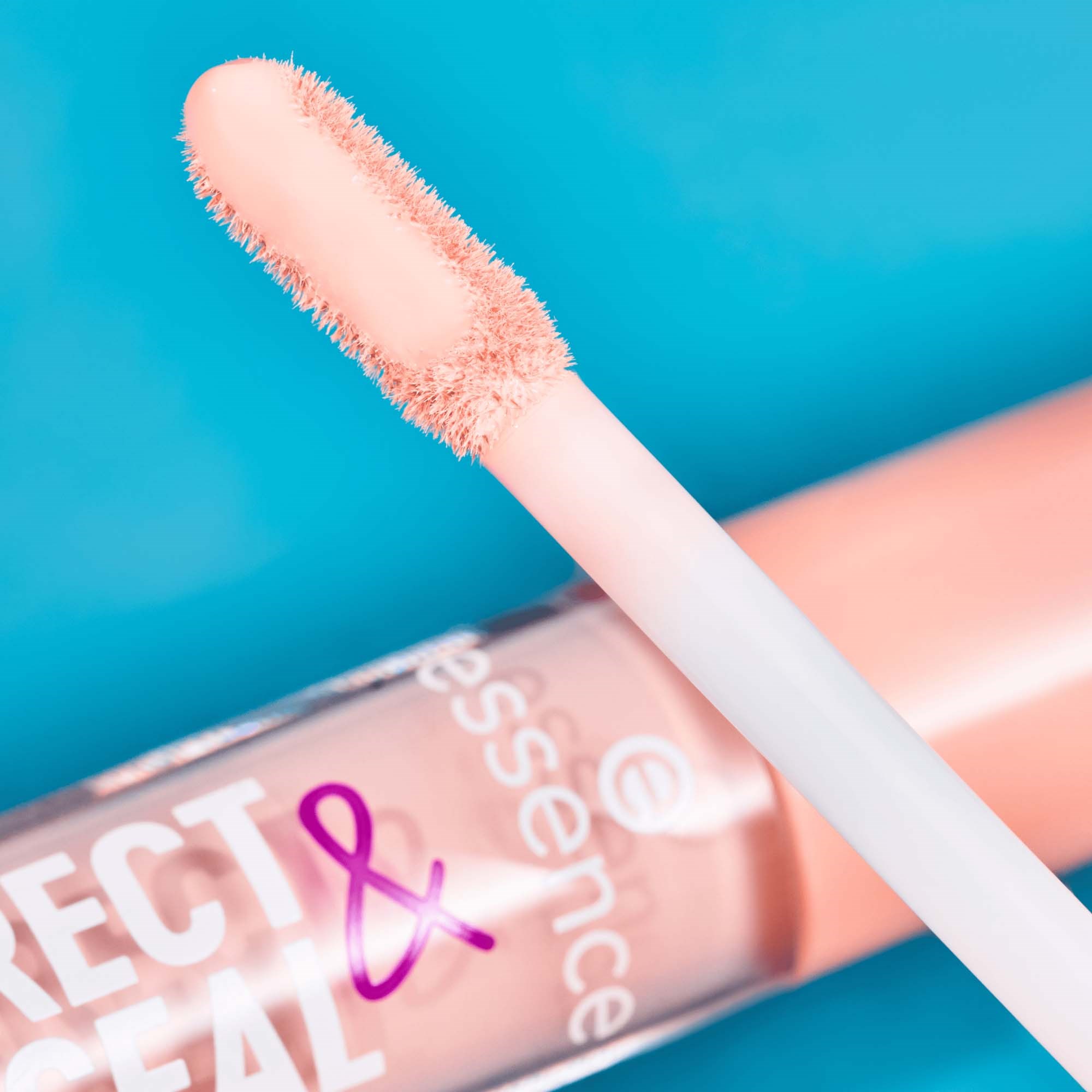 essence Correct & Conceal Under Eye Brightening Concealer 10 Light (obrázok 6)