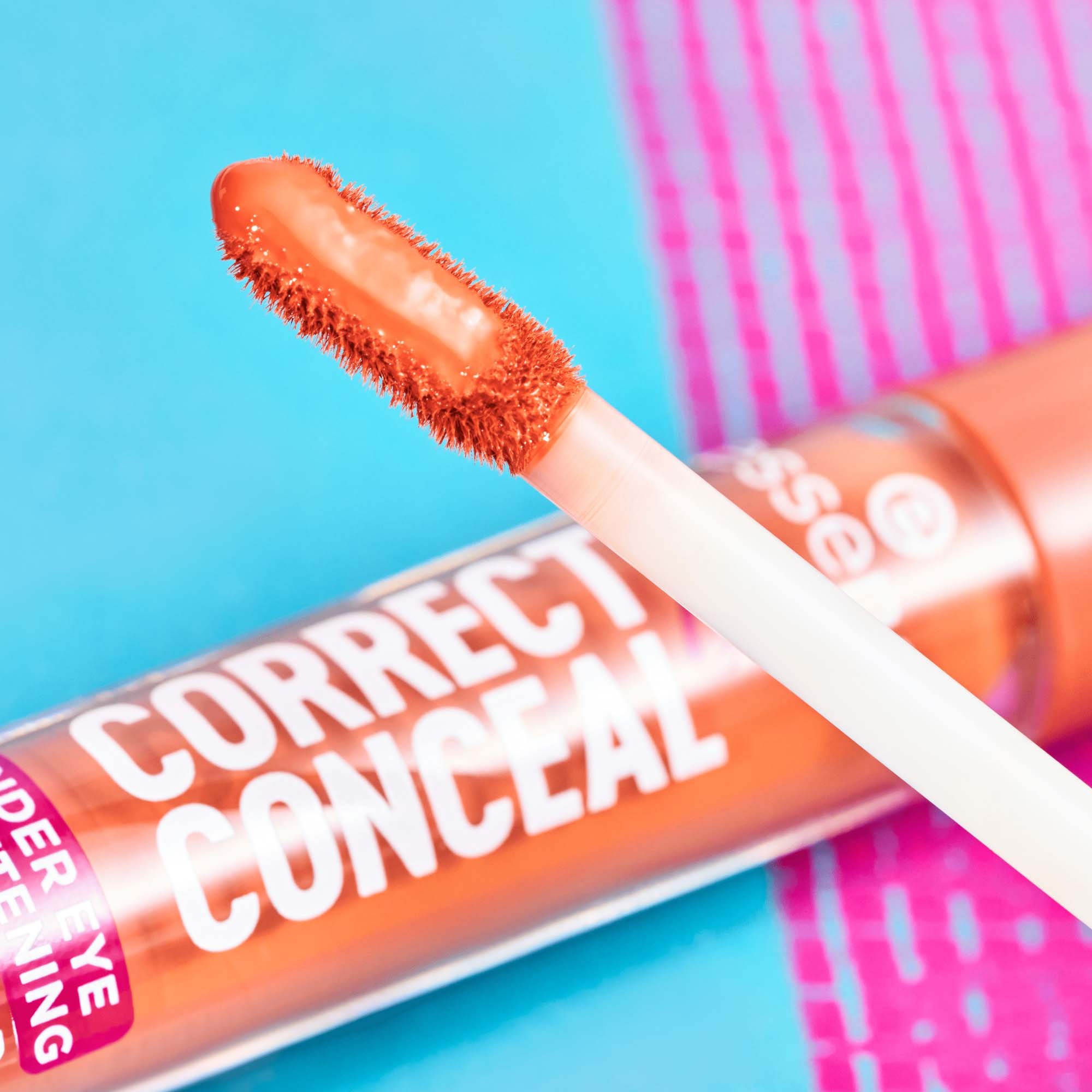 essence Correct & Conceal Under Eye Brightening Concealer 30 Tan (obrázok 5)