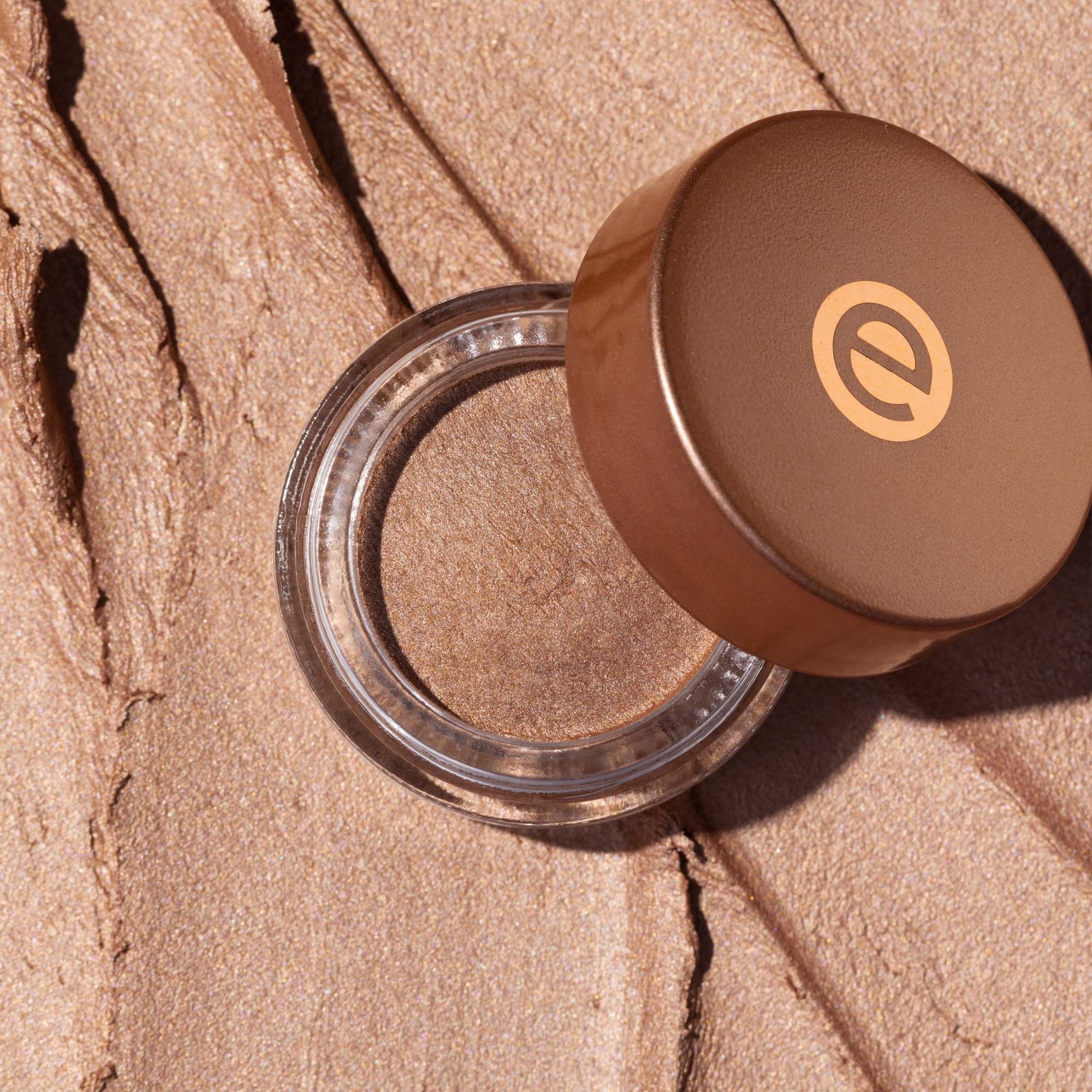 essence Cream Eyeshadow 02 Pearl (obrázok 5)