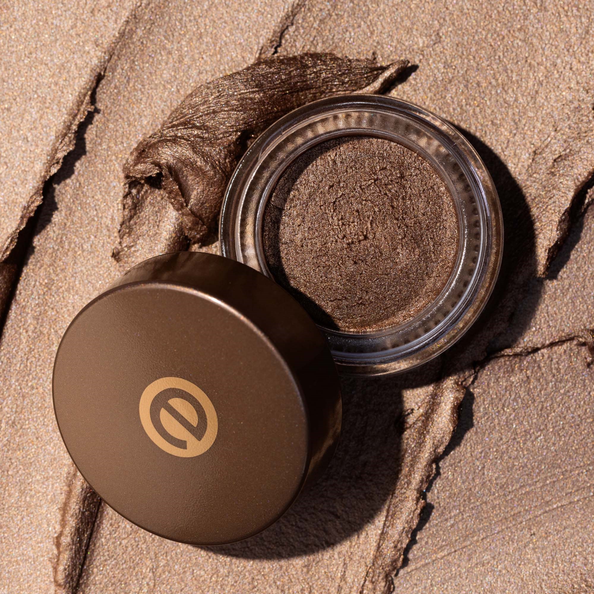 essence Cream Eyeshadow 03 Oyster (obrázok 5)