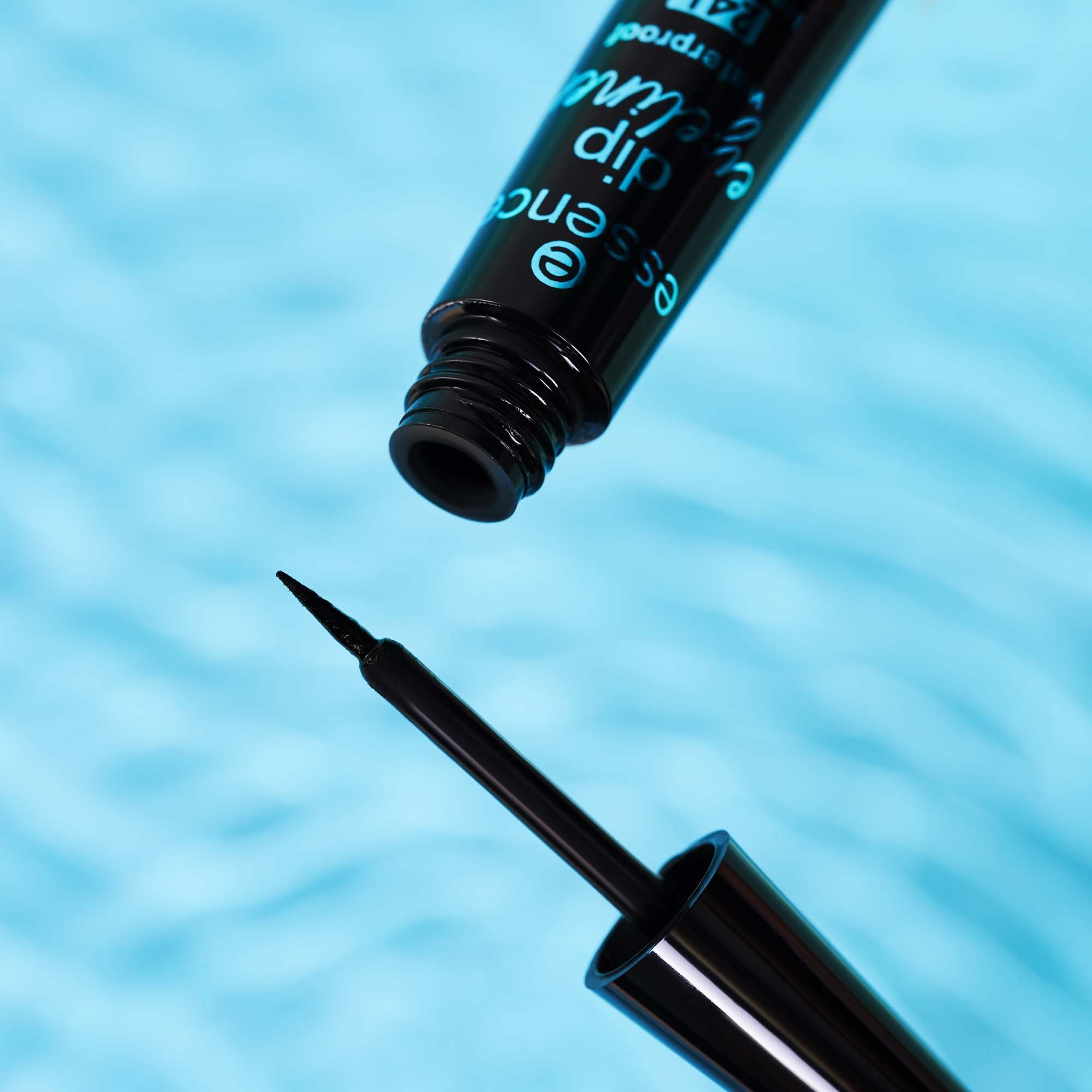 essence Waterproof 24h Long-lasting 01 Black (obrázok 4)