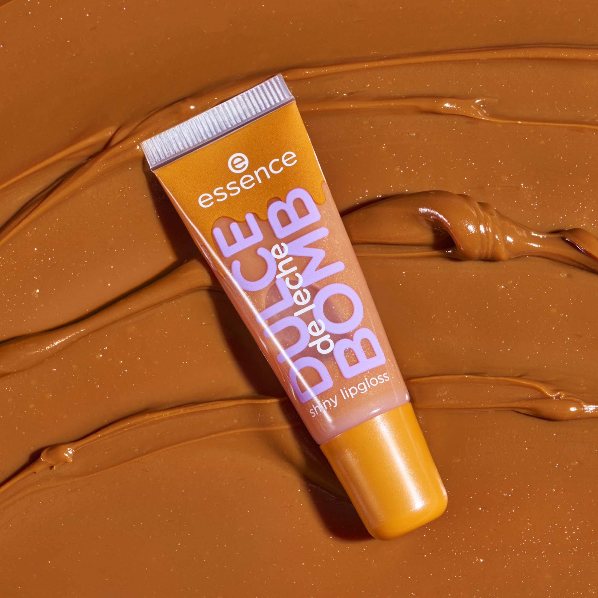 essence Dulce De Leche Bomb Shiny Lipgloss 01 Cream Come True (obrázok 6)