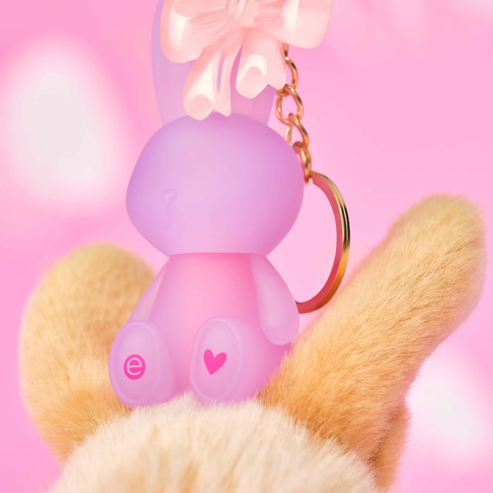 essence Everybunny Needs Somebunny Lip Balm 01 Hop Into Happiness (obrázok 3)