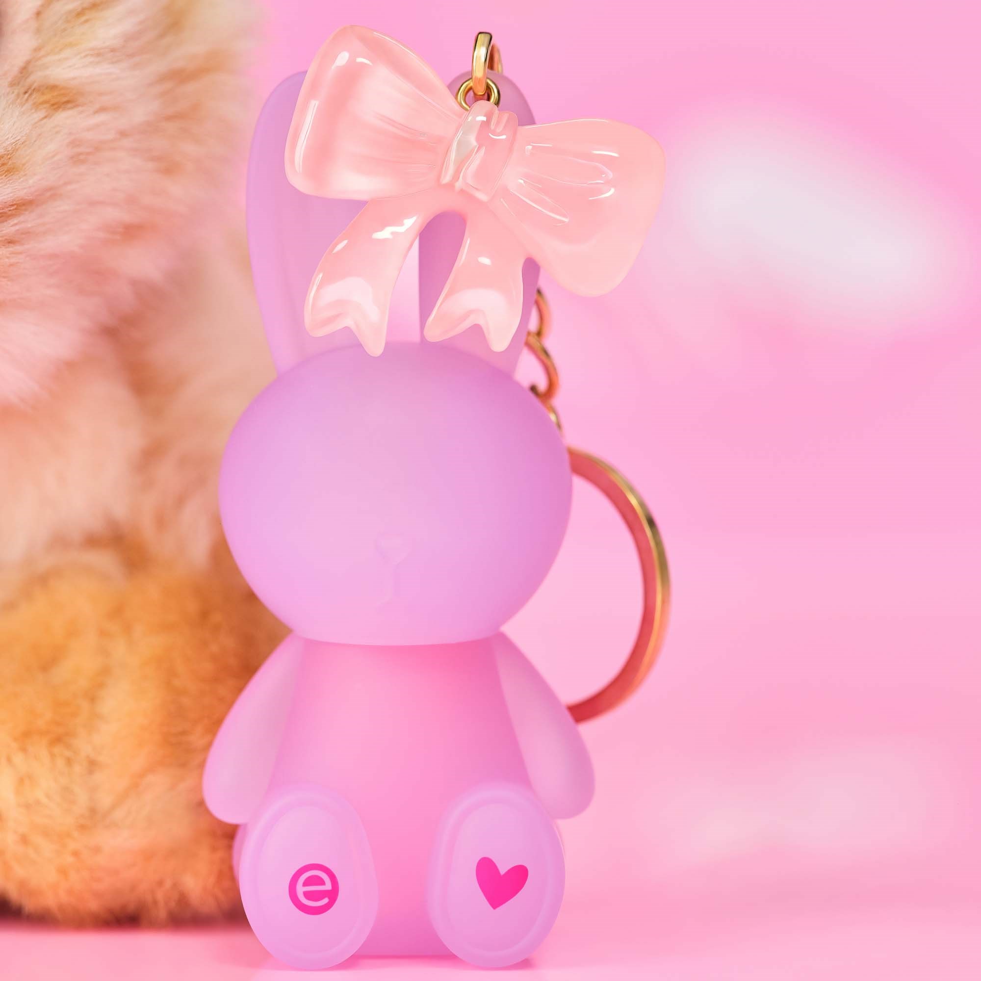 essence Everybunny Needs Somebunny Lip Balm 01 Hop Into Happiness (obrázok 4)