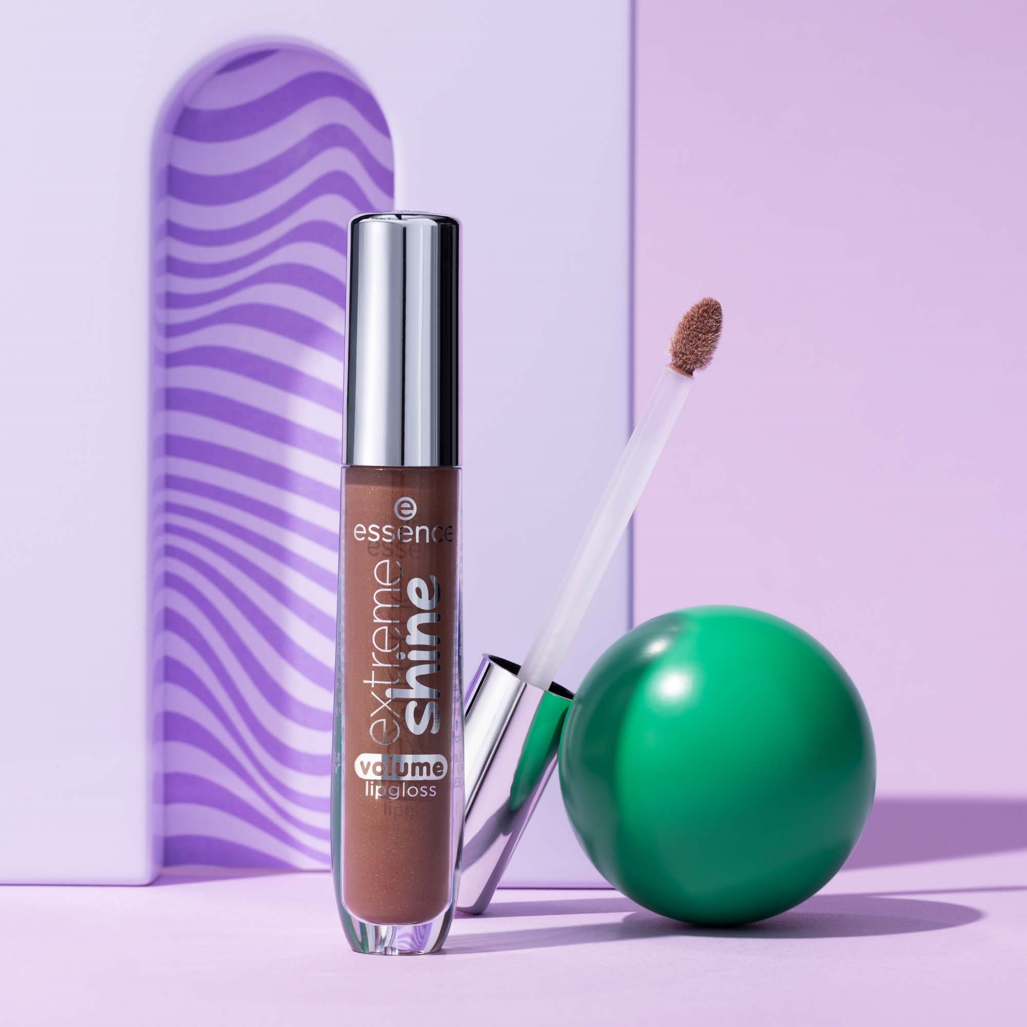 essence Extreme Shine Volume Lipgloss 14 Biscuit Bliss (obrázok 6)