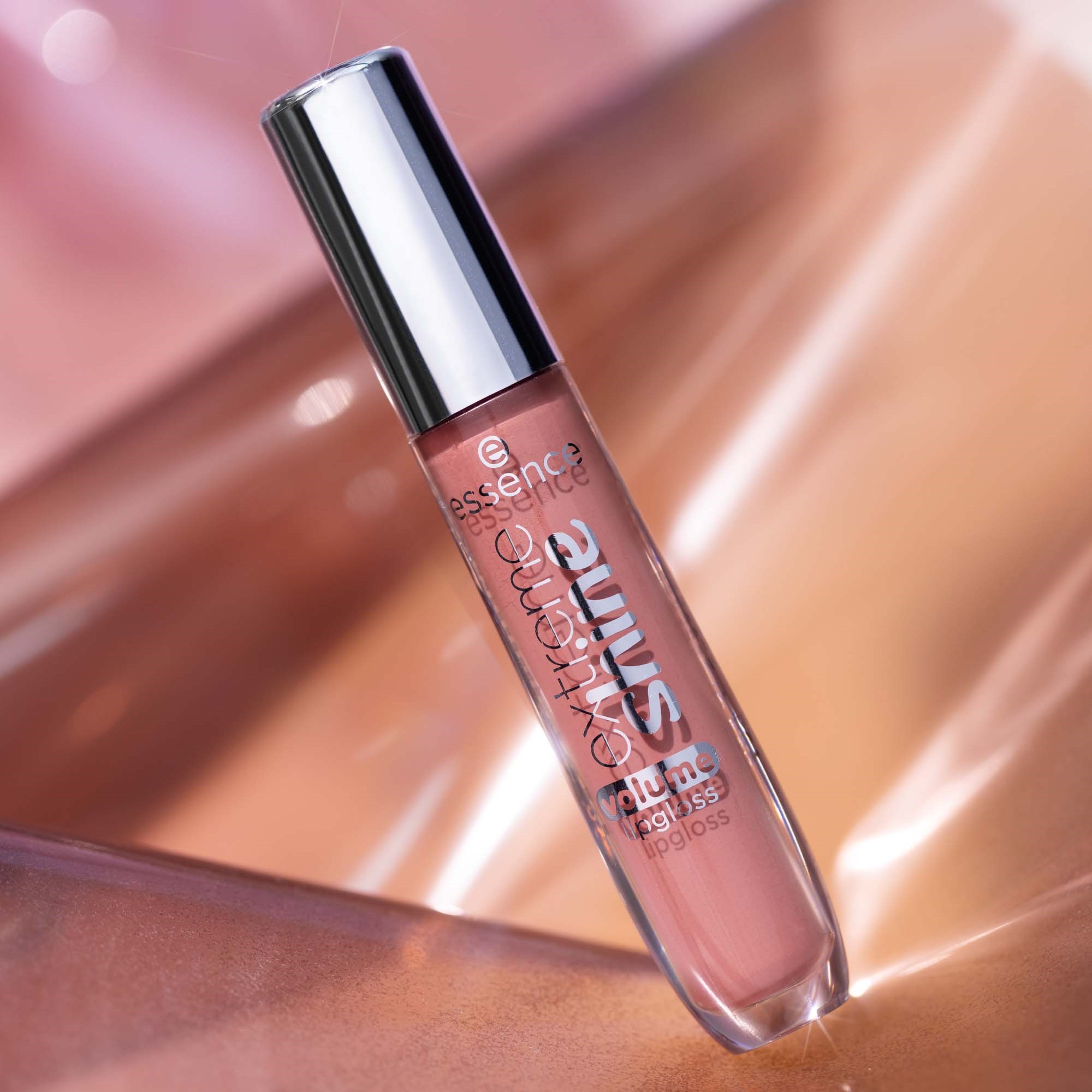 essence Extreme Shine Volume Lipgloss 17 Mocha Mingle (obrázok 5)