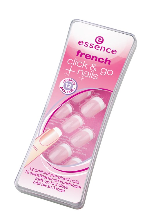 En förpackning med konstgjorda press-on naglar märkt 'Essence French Click & Go Nails' med 12 naglar och en rosa och vit design.