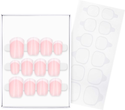 Set av rosa konstnaglar med vertikala vita ränder, placerade på en vit bricka med klisterlappar.
