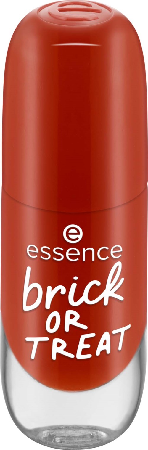 Punainen kosmetiikkapullo, jossa lukee 'essence brick or treat' ja läpinäkyvä pohja.