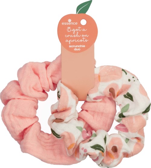 Ett set pastellfärgade, blommiga hårsnoddar och en rosa hårsnodd med en etikett som säger "Essence Gotta a crush on apricot."