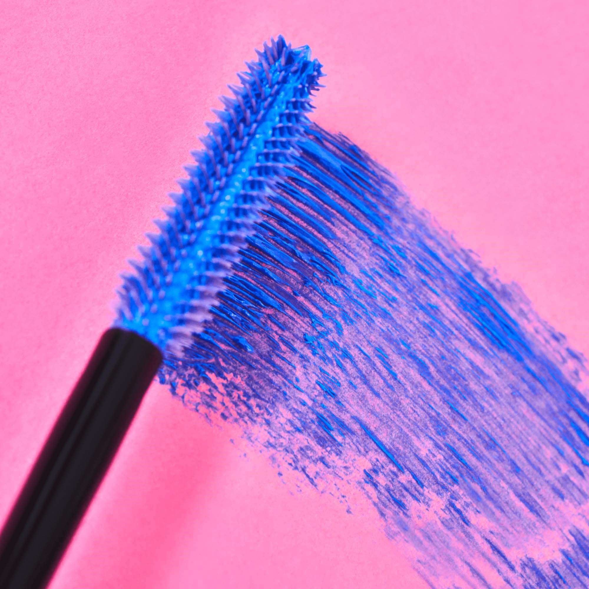 essence I Love Extreme Blue Crazy Volume Mascara (obrázok 6)