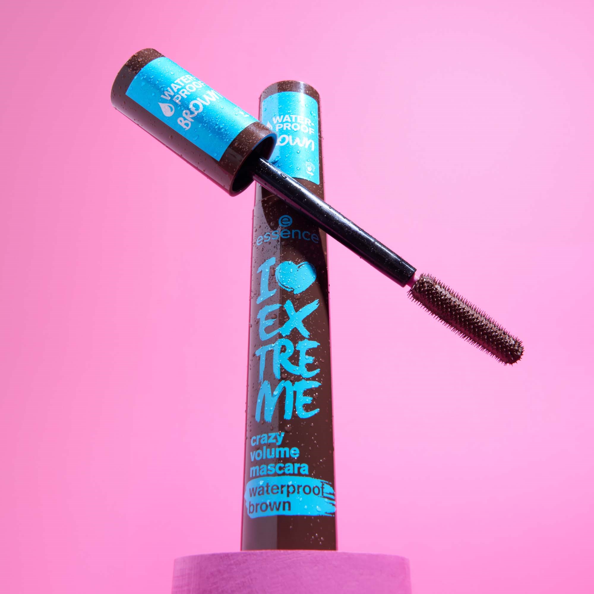 essence I Love Extreme Crazy Volume Mascara Waterproof 01 Cozy Brown (obrázok 6)