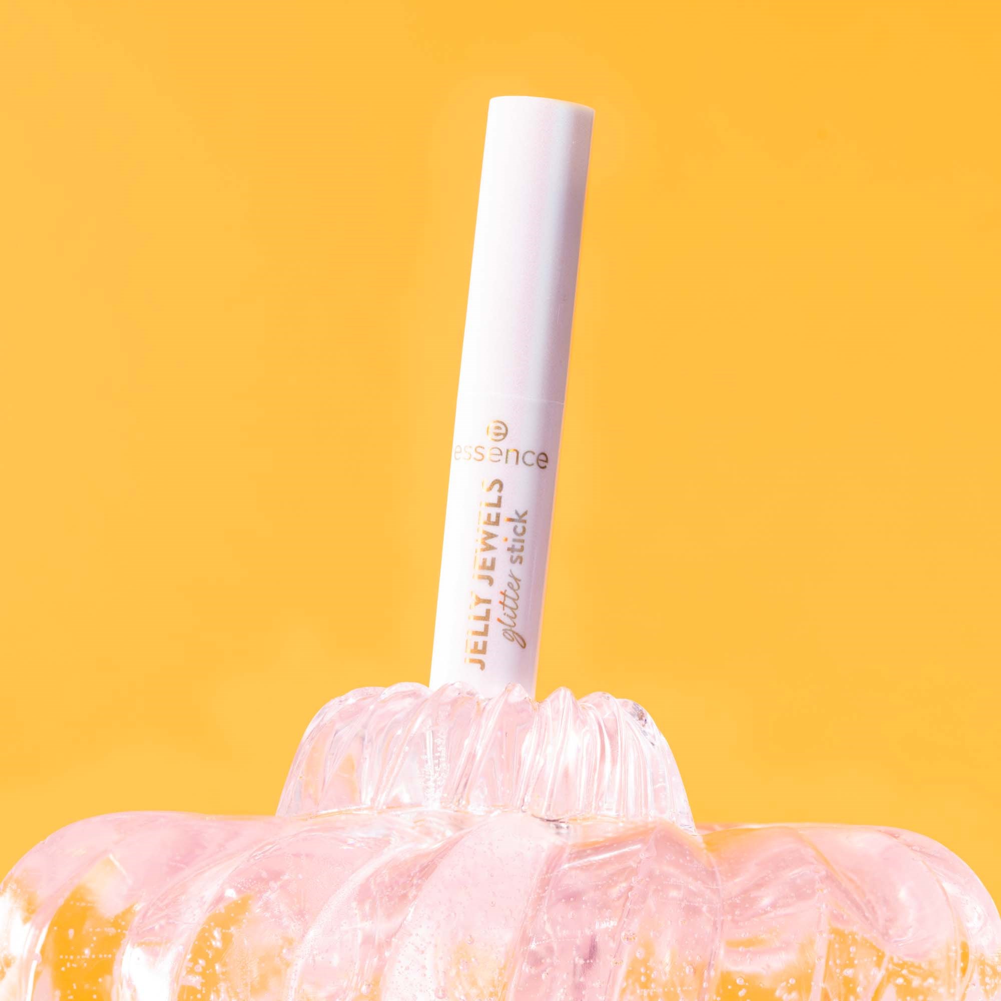 essence Jelly Jewels Glitter Stick 03 Golden Hour (obrázok 4)
