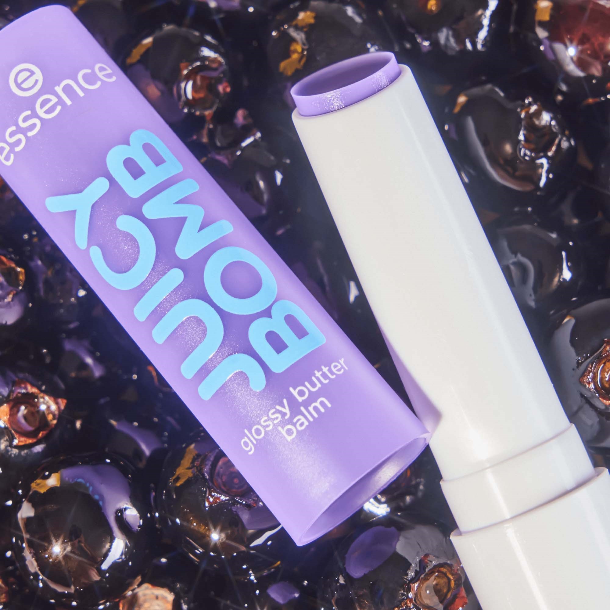 essence Juicy Bomb Glossy Butter Balm 02 So Berry Cute (obrázok 6)