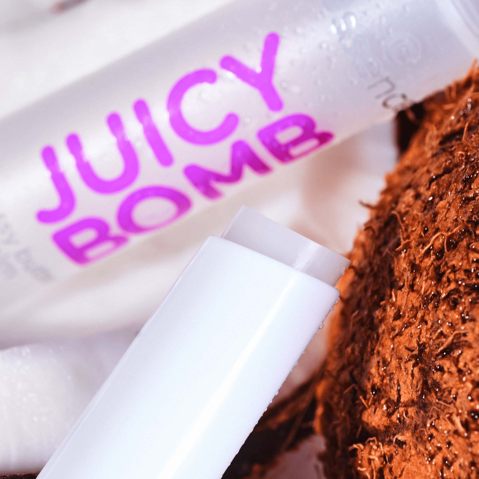 essence Juicy Bomb Glossy Butter Balm 06 Wake Me Up Before You Coco (obrázok 5)