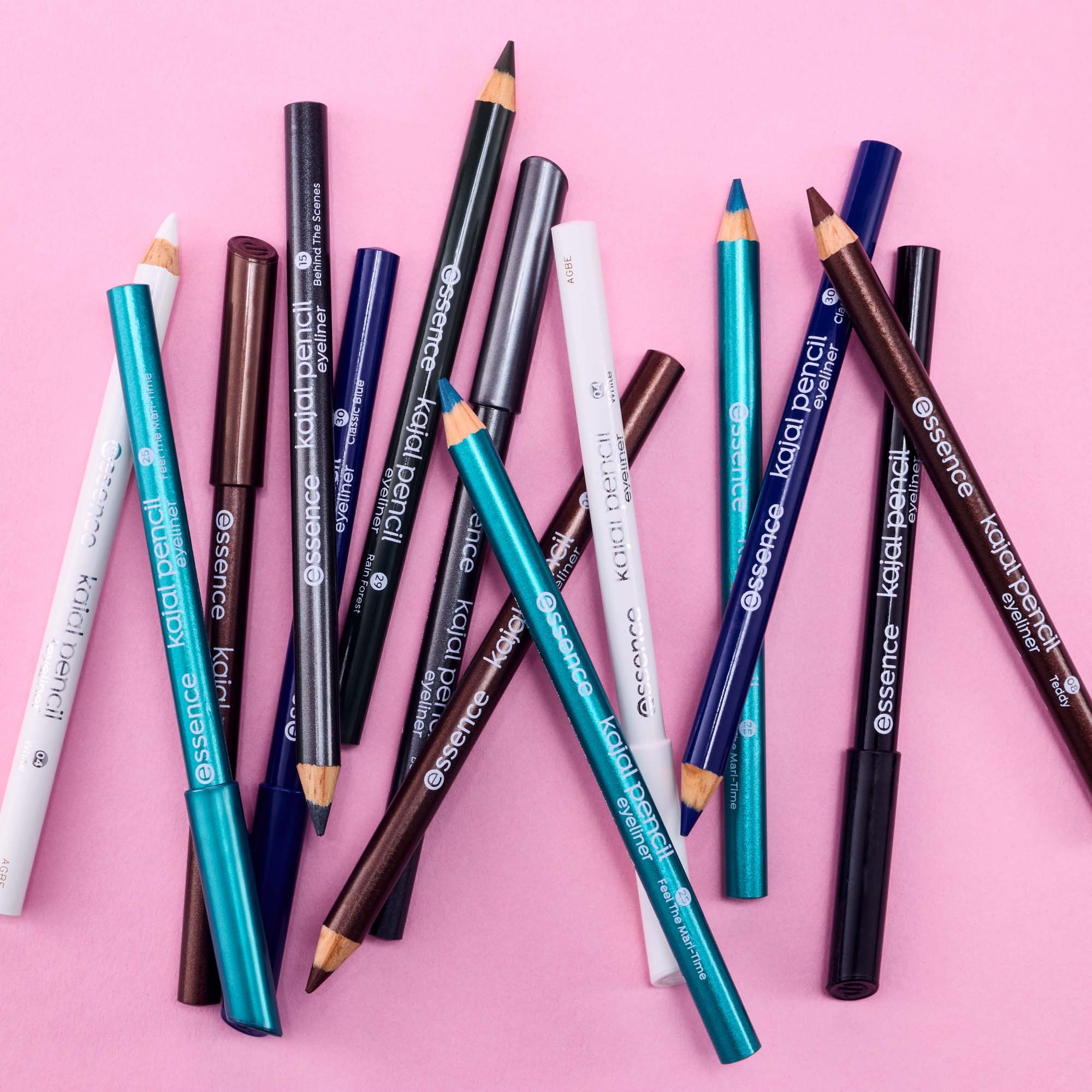 essence Kajal Pencil 30 Classic Blue (obrázok 4)