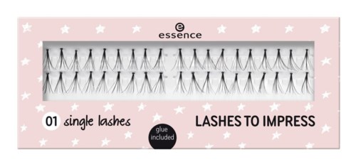 En rosa låda med vita stjärnor innehåller tre par ögonfransar, märkta "single lashes" med en notis om att lim ingår.