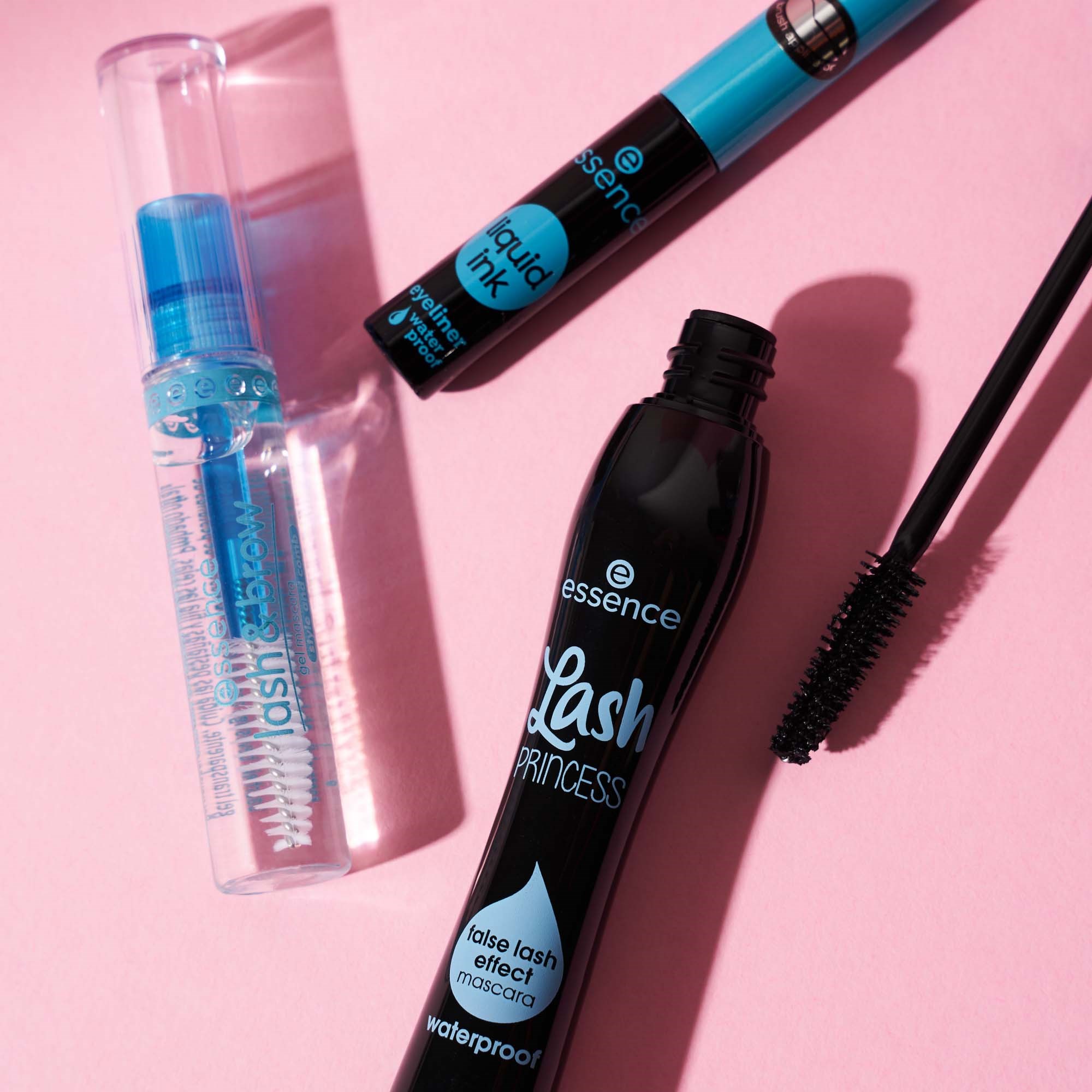 essence Wodoodporny eyeliner 1 (obrázok 5)