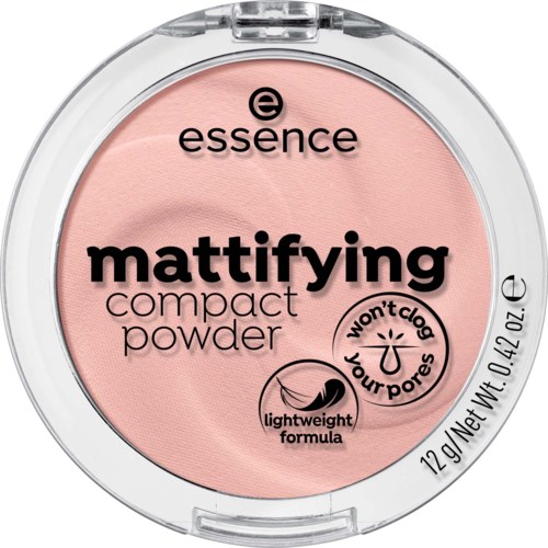 Ett kompakt puder med rosa färg och svart text på genomskinlig förpackning, märkt för matt yta, lätt formula.
