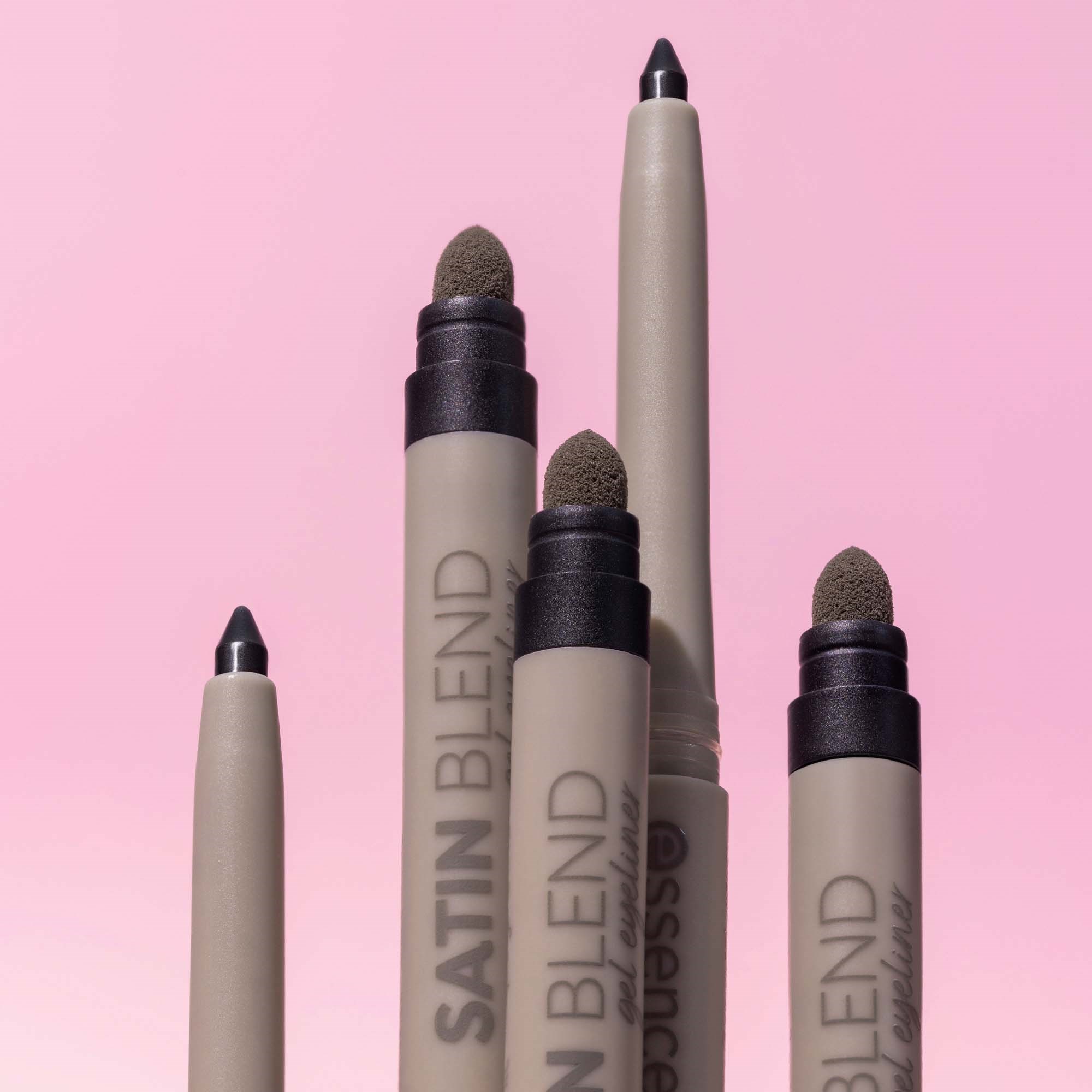 essence Satin Blend Gel Eyeliner 01 Pure Black (obrázok 5)
