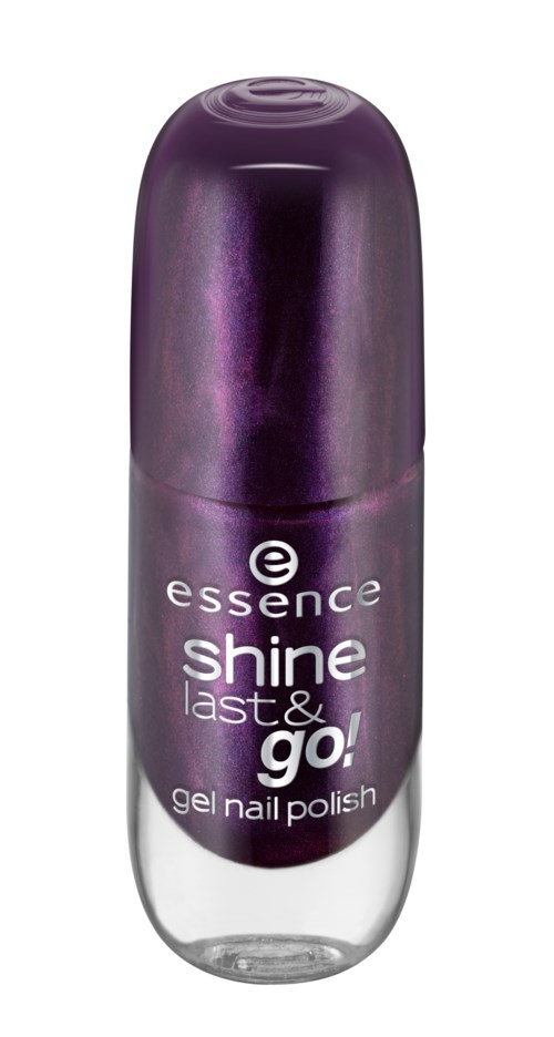 En liten mörklila glasflaska med Essence Shine Last & Go gelnagellack. Det står produktnamnet på flaskan.