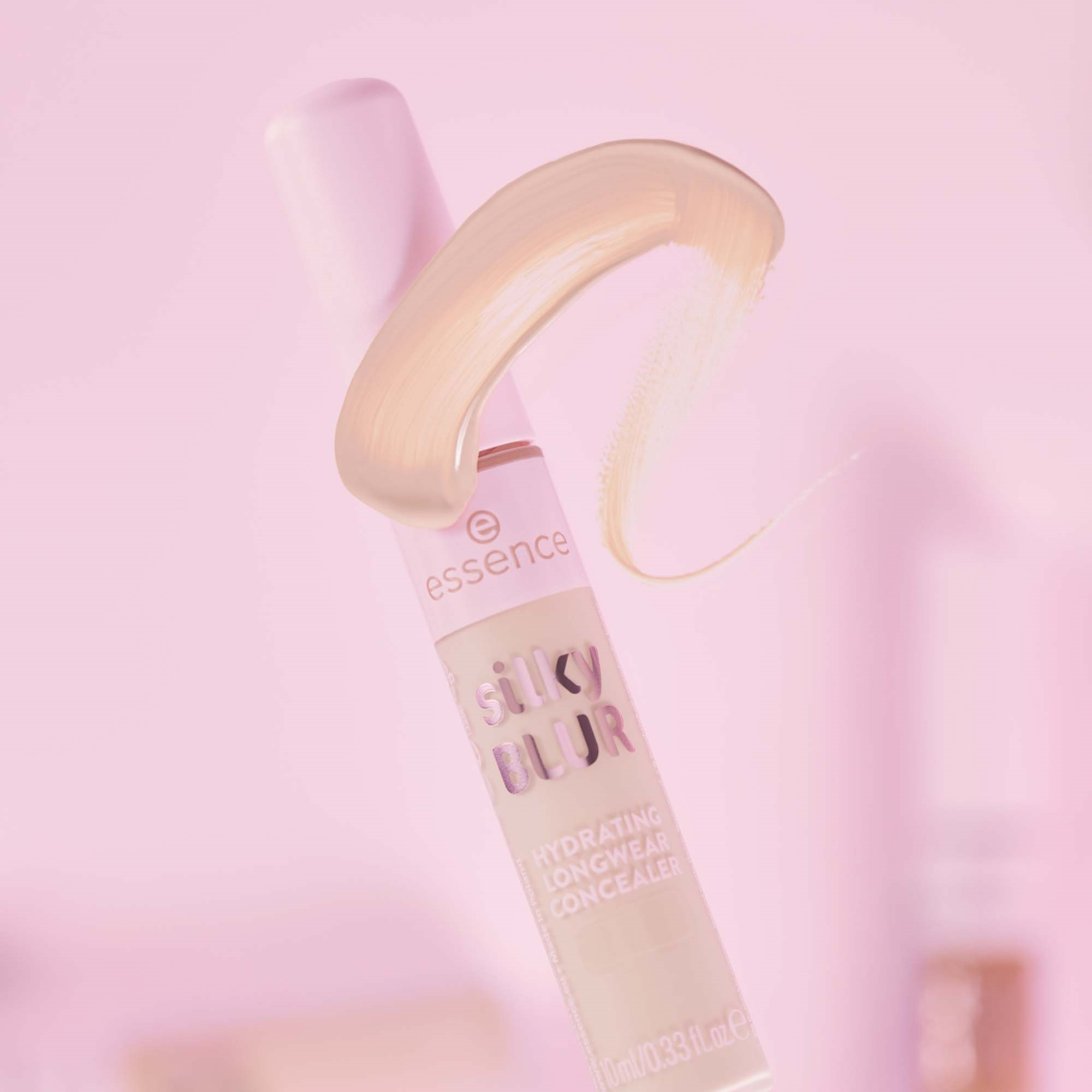 essence Silky Blur Hydrating Longwear Concealer 100 (obrázok 8)
