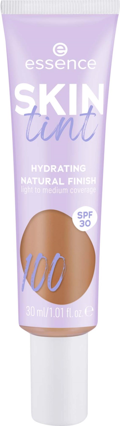 En lavendelfärgad tub med essence skin tint med SPF 30, ger naturligt täckning och visar nyansnummer 100.