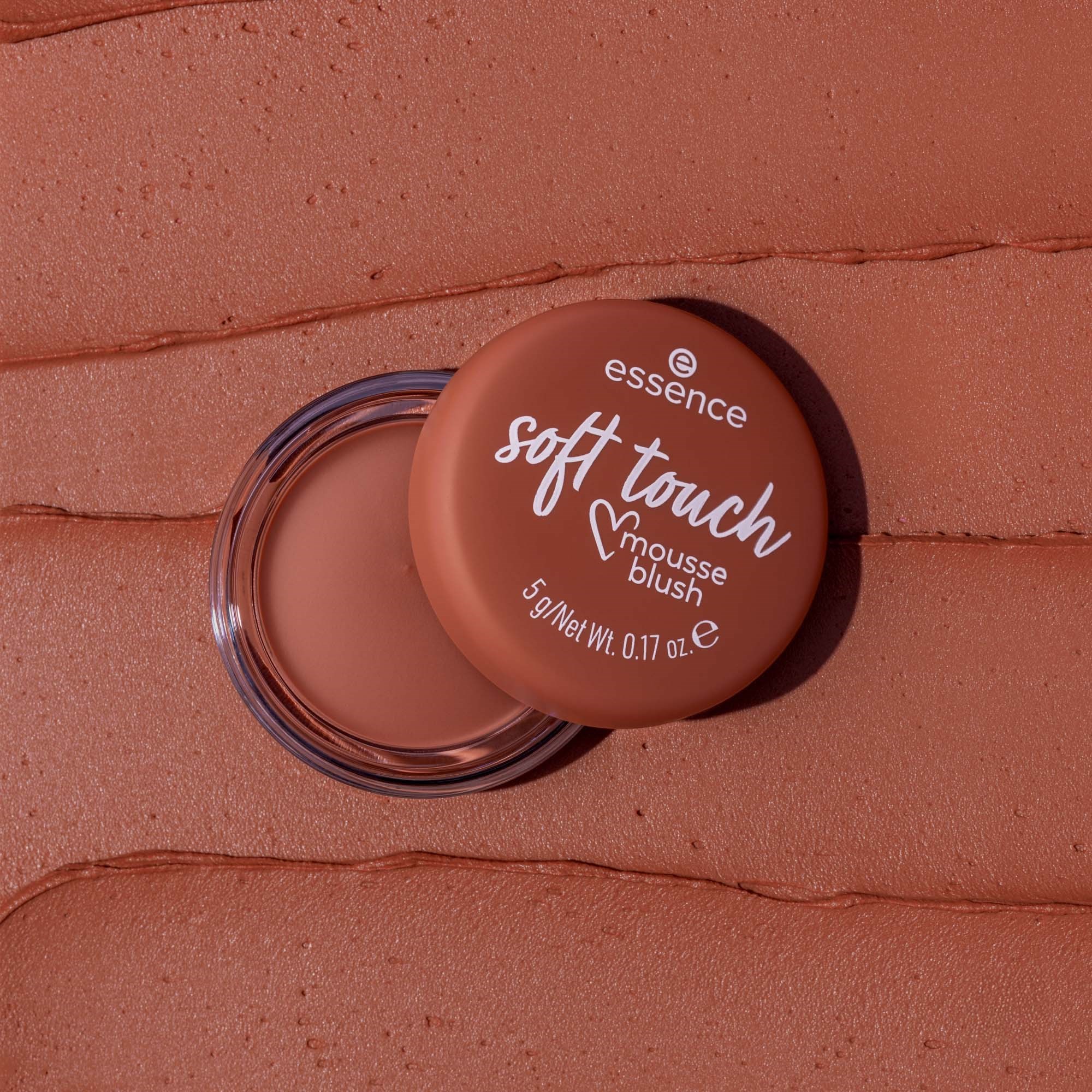 essence Soft Touch Mousse Blush 20 Rustic Rouge (obrázok 5)