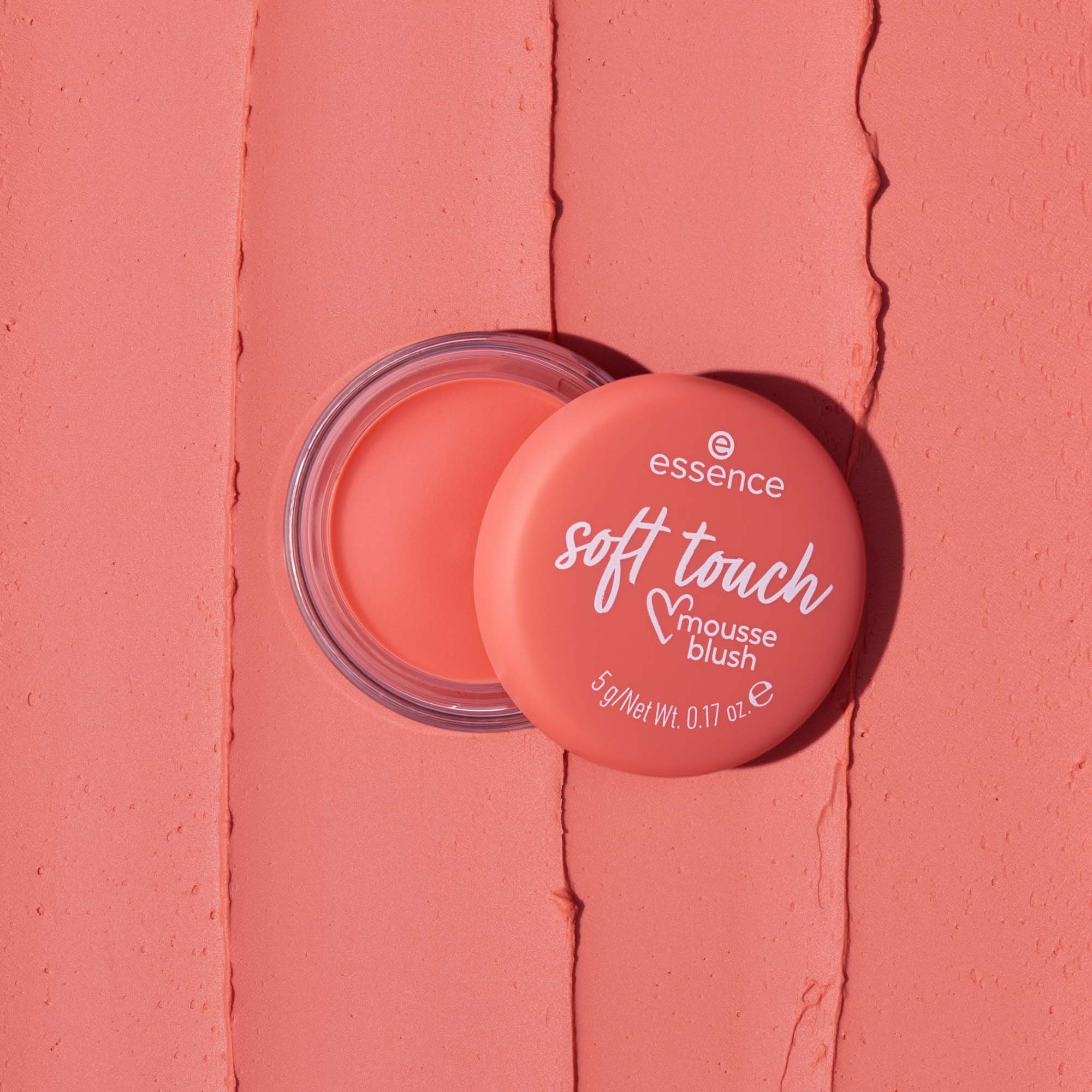 essence Soft Touch Mousse Blush 30 Coral Crush (obrázok 5)
