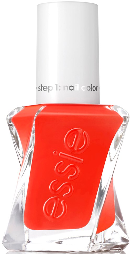 Ein leuchtend korallfarbener Nagellack in einer klaren Glasflasche mit weißem Deckel. Der Markenname 'essie' ist geprägt.