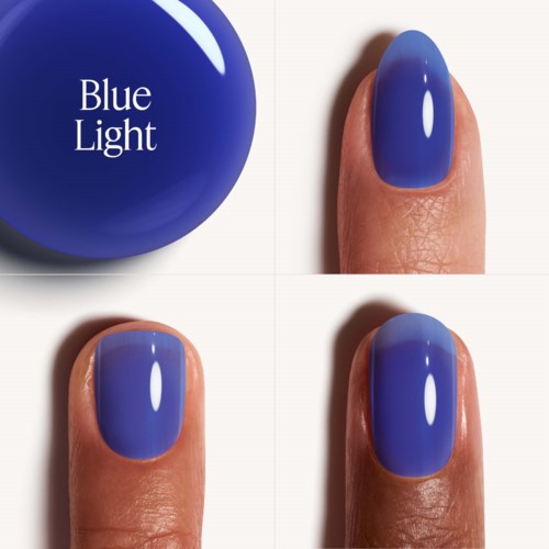 Ein Muster mit blauer Nagellack und ein Finger mit demselben Blau.