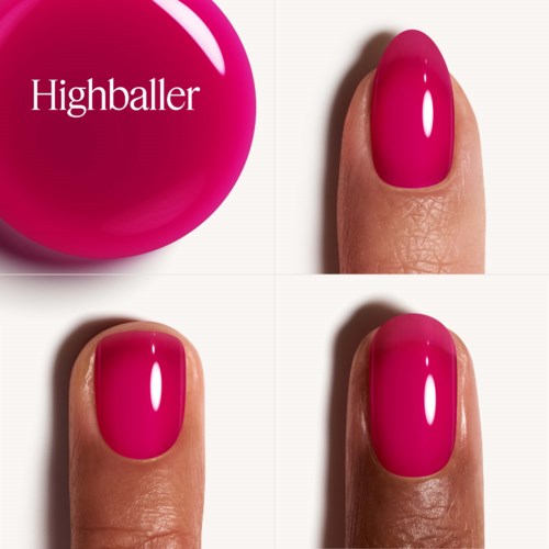 Hellpinkfarbener Nagellack auf Fingernägeln, mit einer runden Flasche mit dem Namen 'Highballer'.