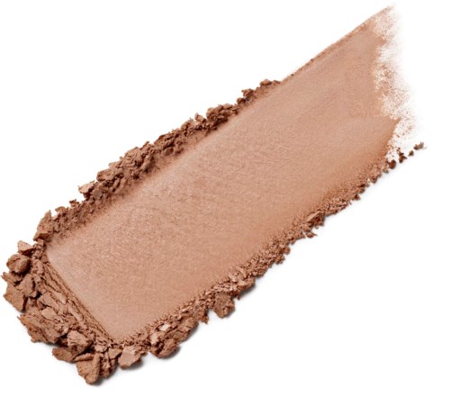 Gehakte beige poeder make-up swatch met ruwe randen en een glad midden op een witte achtergrond.