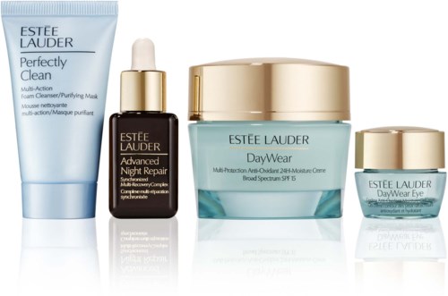 Vier huidverzorgingsproducten van Estée Lauder, inclusief reinigers, serums en crèmes in verschillende containers.