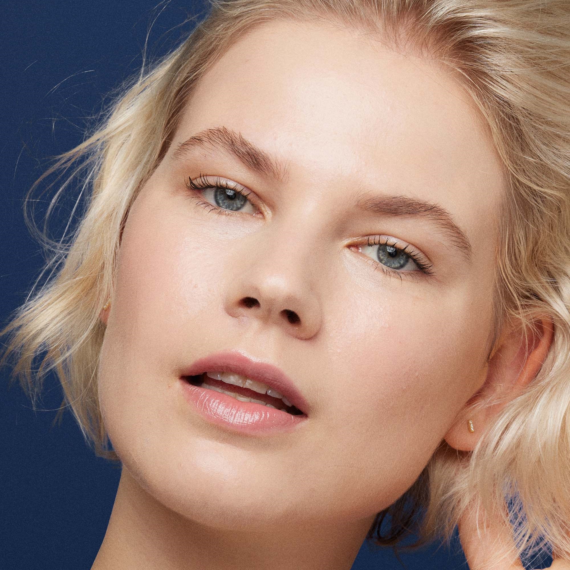 Alternativ bild 1 för Estee Lauder Double Wear Foundation 1C1 Cool Bone 30 ml